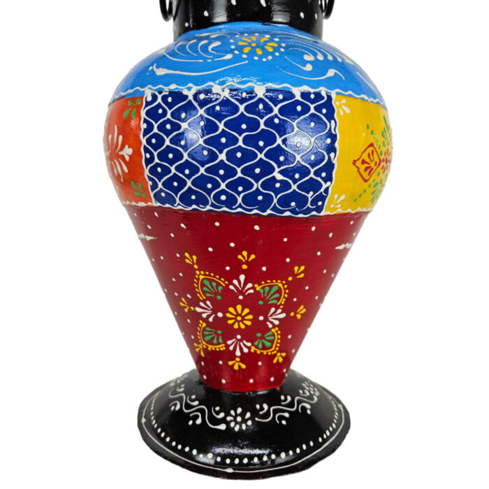 Colorful-Iron-Dekorative-Pot-Close-Up-Bottom-Small.jpg