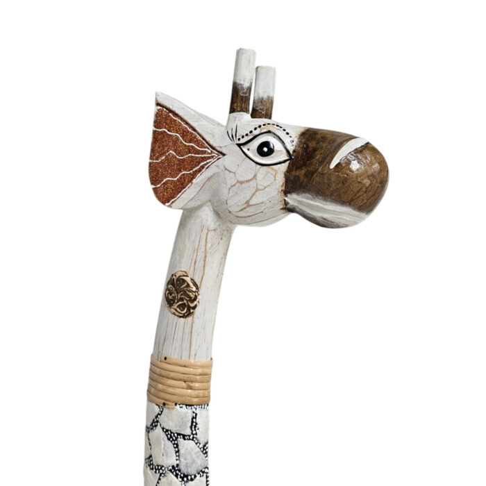 Emmy-Giraffe-Standing-200cm-Close-Head.jpg