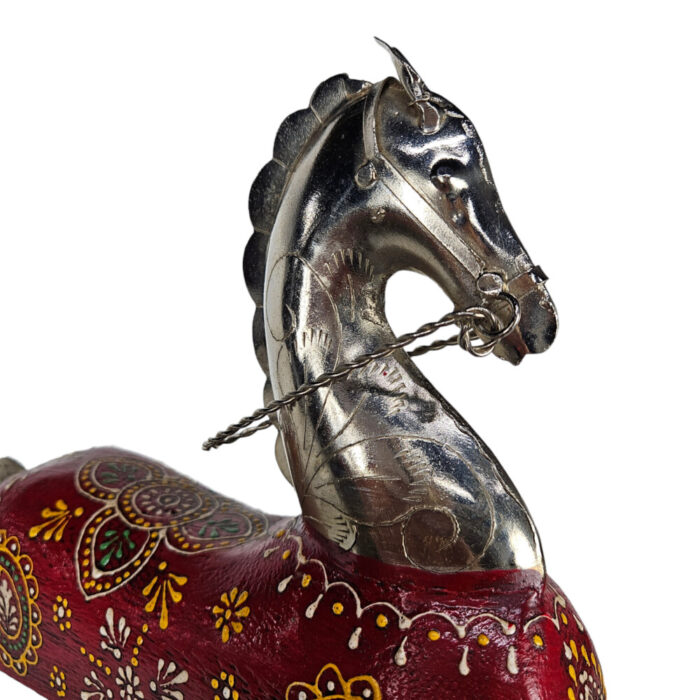 Metal-Dekorative-Horse-On-Stand-Close-Up-Side-View.jpg