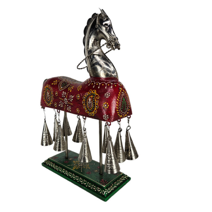Metal-Dekorative-Horse-On-Stand-Side-Front-View.jpg