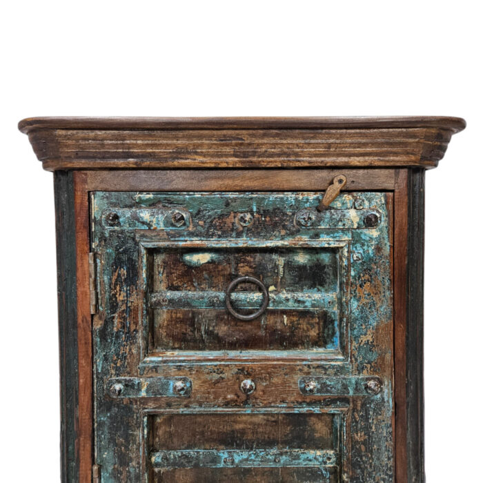 Raaz-P3-Chunky-Bedside-Pedestal-Close.jpg