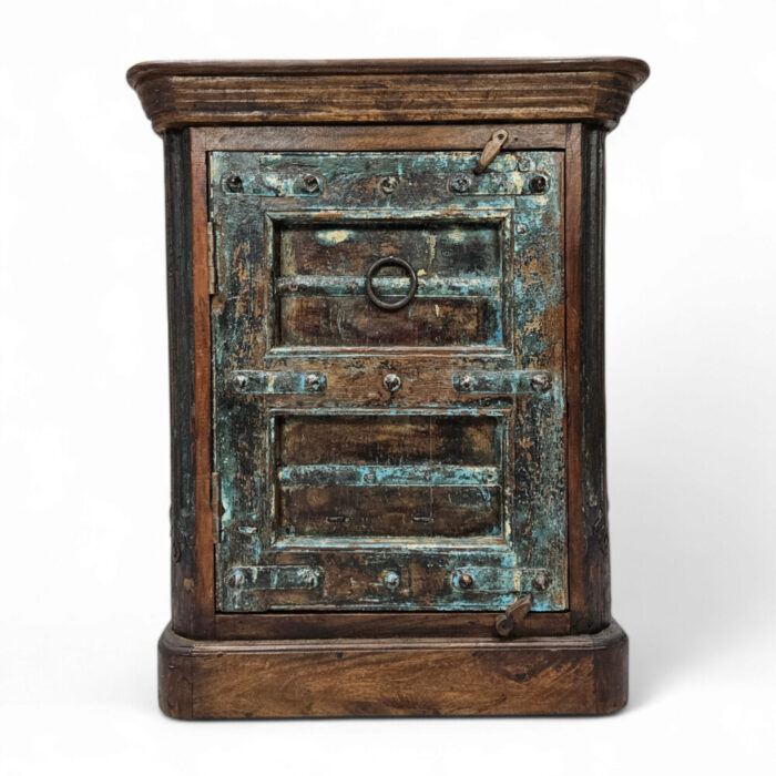 Raaz-P3-Chunky-Bedside-Pedestal-Main.jpg