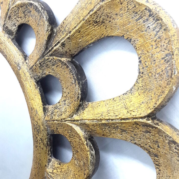 gold-mirror-carved-wood-sotran-closeup-e1547191954459.jpg gold-mirror-carved-wood-sotran-closeup-e1547191954459.jpg