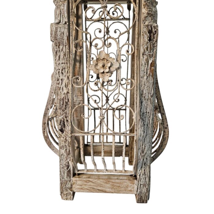 Jali Pedestal Wooden Bottom