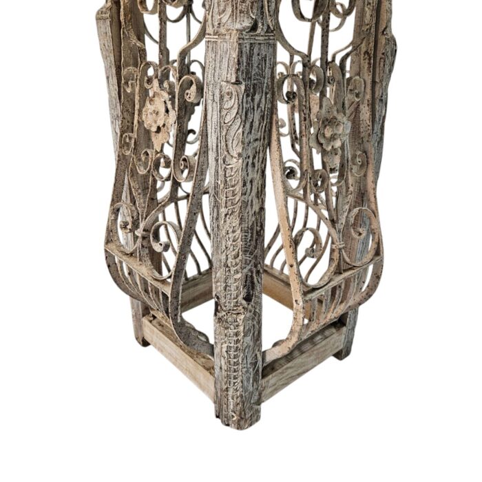 Jali Pedestal Wooden Top Close