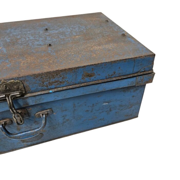 Vintage Blue Metal Trunk KMH6099B Close