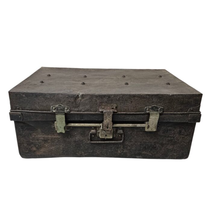 Vintage Metal Trunk Main KMH6099 Top