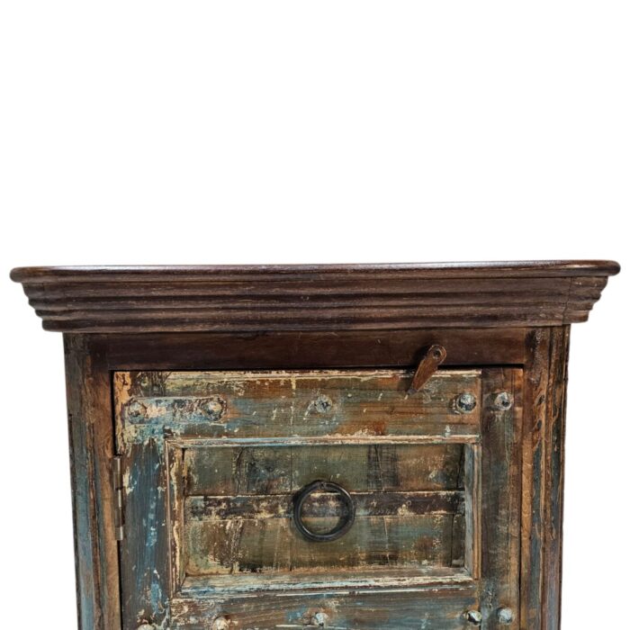 Raaz Bedside Pedestal Chunky KMF22072FL Close Up