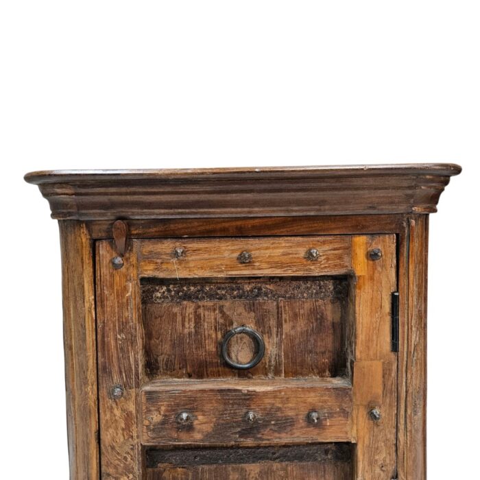 Raaz Bedside Pedestal Chunky KMF22072G Close