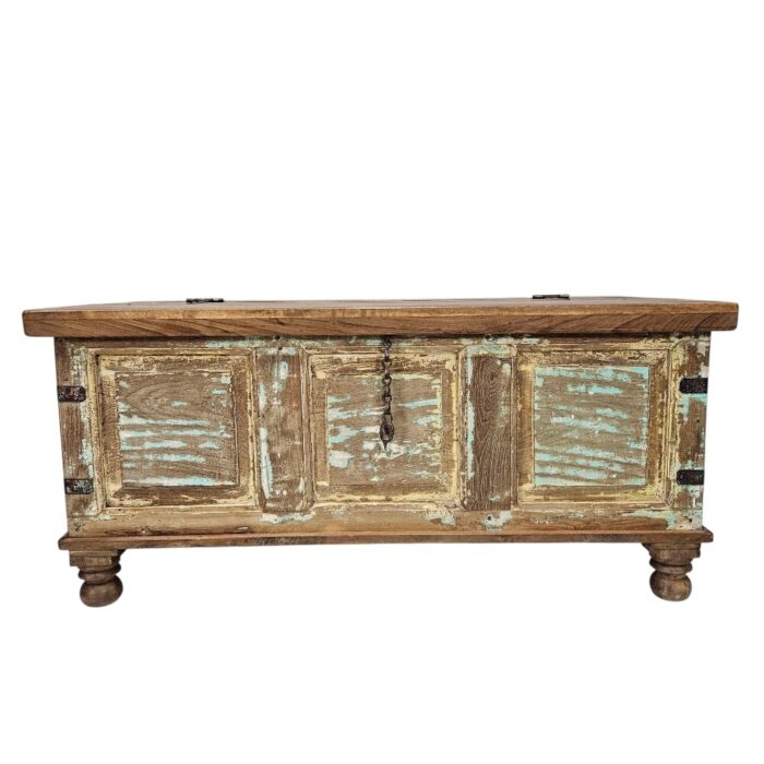 Aged Antique Coffee Table Trunk KMF25277 Front Aged Antique Coffee Table Trunk KMF25277 Front