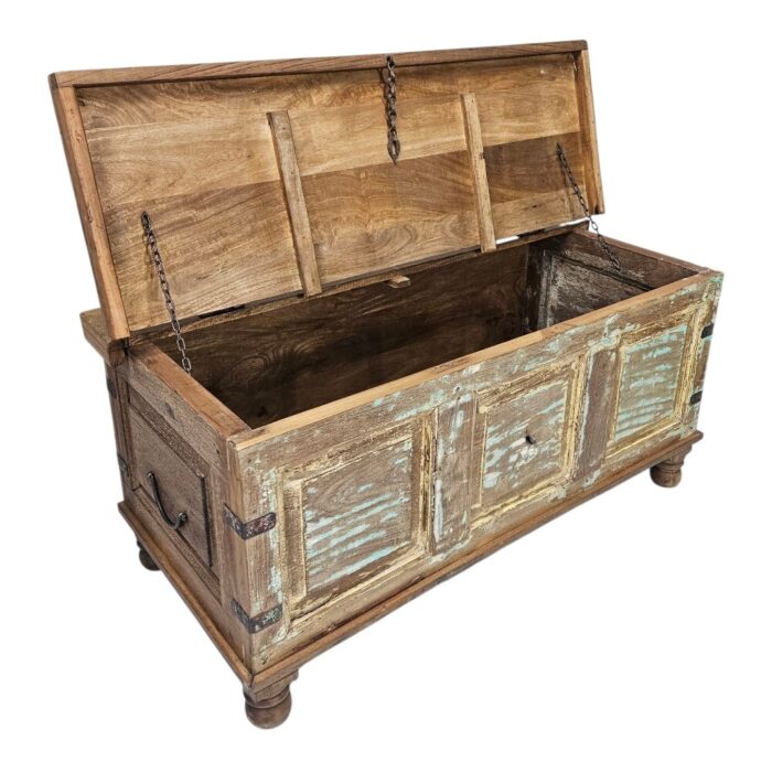Aged Antique Coffee Table Trunk KMF25277 Open Aged Antique Coffee Table Trunk KMF25277 Open