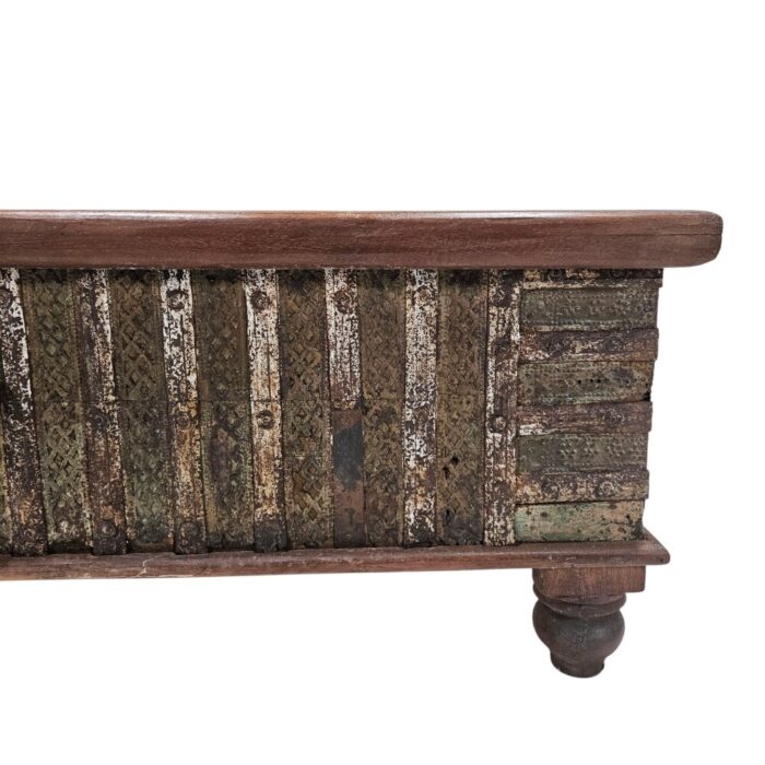 Coffee Table Trunk Storage KMF25274A Close Coffee Table Trunk Storage KMF25274A Close