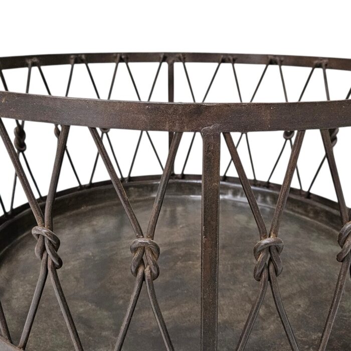 Round Iron Basket KMH9093 Close Up Round Iron Basket KMH9093 Close Up