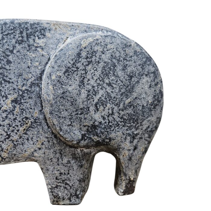 Hand-painted pottery décor