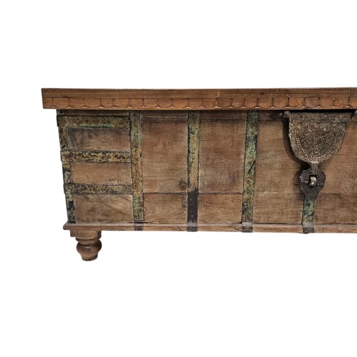 Old Trunk Coffee Table KMF25308A Close Up Old Trunk Coffee Table KMF25308A Close Up
