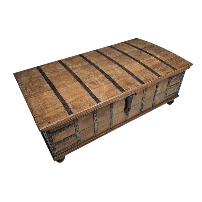 Old Trunk Coffee Table KMF25308B Side View Old Trunk Coffee Table KMF25308B Side View