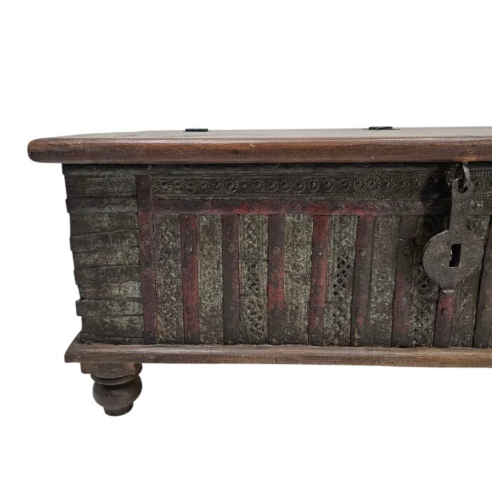 Pitara Blanket Box KMF192078E Close Pitara Blanket Box KMF192078E Close