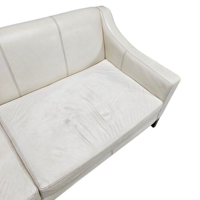White Leather 3 Div JET Couch Close Up White Leather 3 Div JET Couch Close Up